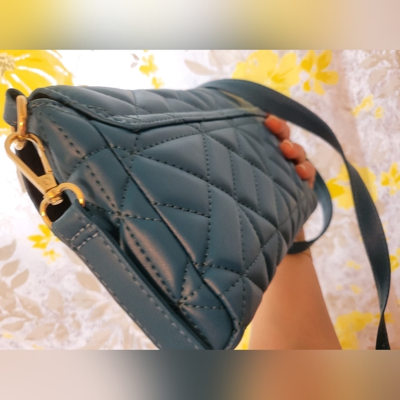 Quilted puff crossbody - Picture 5 of 8